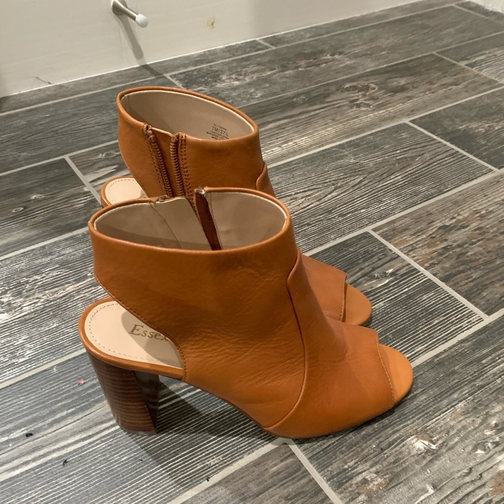 Brown/tan booties